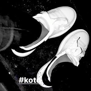 Axleanader McQueen shoes